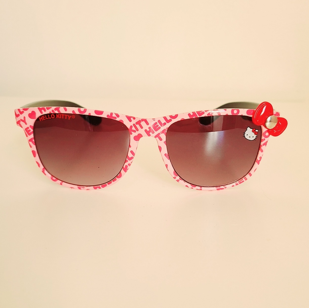 Hello Kitty Sunglasses - Picture 1 of 4